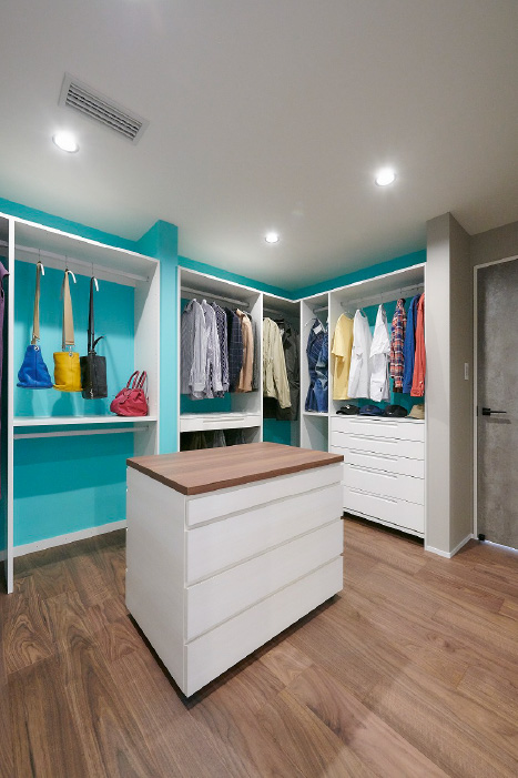 CLOSET & LAUNDRY